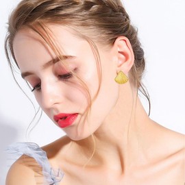 YISXVD Shell Earrings for Women Chunky Gold Silver Beach Seashell Earrings Ocean-Inspired Statement Summer Earrings (Gold)