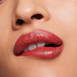 Estée Lauder Pure Color Crème Lipstick Labial | Color intenso y duradero hasta por 10 horas, Acabado cremoso y satinado con cobertura total, Fórmula n