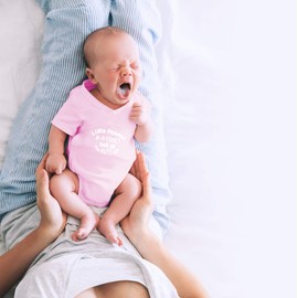 CBTwear Little Peanut – Divertido regalo para la nueva familia – overol de una sola pieza para bebé, Rosado, 12 meses