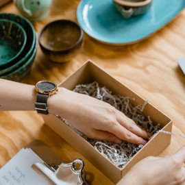 Creavvee Gift Packaging Shredded Paper Protection & Decoration Material 100g Red