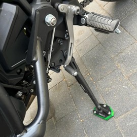 ZYAKOMO CNC Motorcycle Kickstand Pad Foot Side Stand Extension Support Plate Pad Compatible with 2025 Z900 RS SE Z 900 Z900RS Z900SE 2017-2023 2024 2025 (Green)