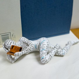 Heatunk Modern Abstract Thinking Women Statue - Aesthetic Sculpture for Living Room, Office, Bedroom - Pulp Reading Decor for Shelf, Table, Desk (D)