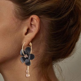 ONBRIG Flower Earrings for Women Gold Hoops Earrings with Acrylic Flower Dangle，Cute Spring Earrings Flower Jewelry for Women (Black)