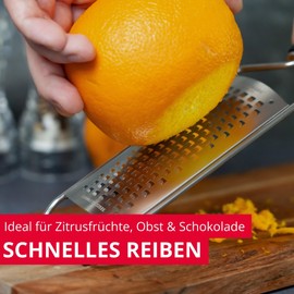 Westmark Käsereibe grob - 100% rostfreier Edelstahl - Reibe für Käse, hartes Obst, Kartoffeln & Gemüse - Küchenreibe mit Klingenschutz für eine sichere Aufbewahrung - 32 x 6,5 x 2,8 cm (silber)