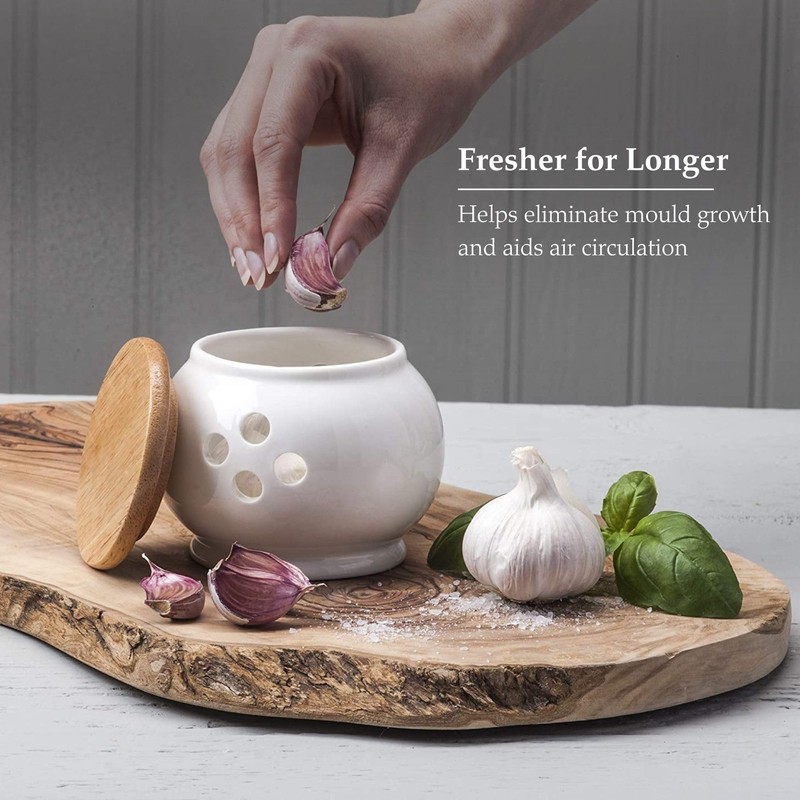 WM Bartleet & Sons 1750 Traditional Garlic Pot with Wooden