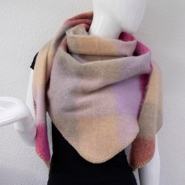 Gloop Women's Scarf XXL Knitted Triangle Scarf Neckerchief Triangle Scarf Cuddly Fluffy without Scratching on Skin 200 x 140 cm, Beige pink