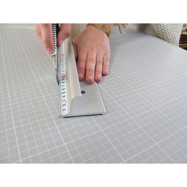 Professional Safety Ruler, 55 cm, Cutting Ruler with Handle, Aluminium