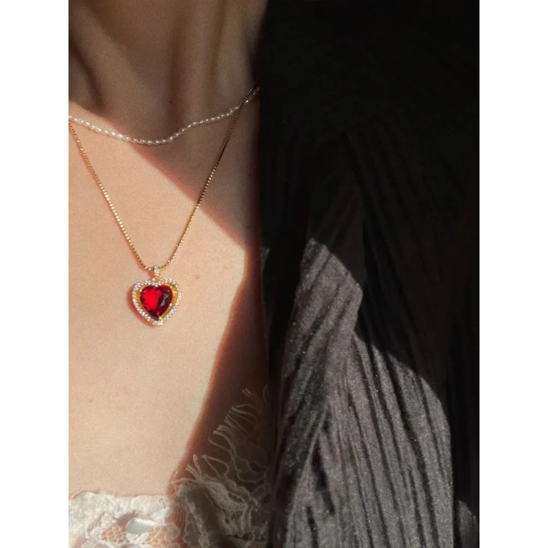 Collar En Forma De Corazón Con Relieve Rojo Moonberry De