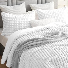 Plush & Plaid 2-Piece Twin Fluffy Fleece Comforter Set with 1 Pillowcase, Extra Soft Warm Winter Bedding Set for Men Women, Thick Heavy-Weight Luxury Furry Bed Set for Boy Girl, White