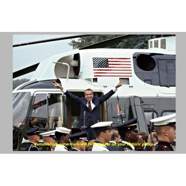 Richard Nixon Resigns PHOTO Waving Goodbye On Army One Helicopter