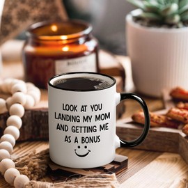 YHRJWN Step Dad Fathers Day Christmas Gifts, Bonus Dad Fathers Day Birthday Christmas Gifts from Step Daughter/Son, Look At You Landing My Mom And Getting Me As a Bonus Mug, 11 Oz