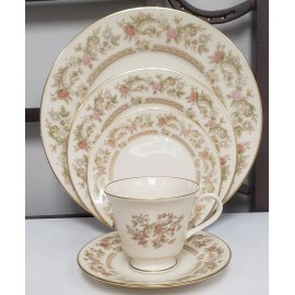 Lenox Fine China HELMSLEY 5Pc Set Never Used BRAND NEW