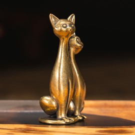 CHOVY 1PC Couple Cat Ornament: Vintage Brass Sculpture Art Piece, Intertwined Loving Cats, Ideal Decor for Home, Office, or Café. Perfect for Shelf, Living Room, or Desk Display