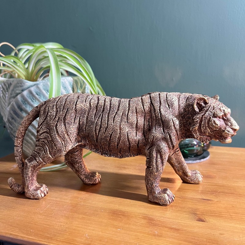 Thorness Handcrafted Bronze-Effect Tiger Statue - Elegant and Decorative Ornament