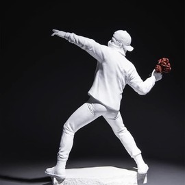 Newmyth Banksy Flower Throwing Statue Flower Thrower Sculpture, Man's Room Figurines Home Decor for Shelves, Resin Art Craft Desk Decoration Collection Ornament Gift (White)