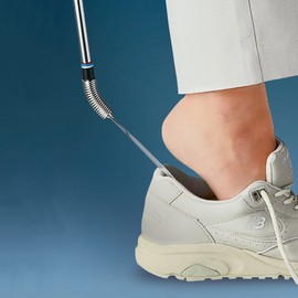 Long Handled Spring Action Shoe Horn
