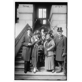 HistoricalFindings Photo: Farrar,Women,Group Portraits,Dress Clothes,Fur Lined Coats,Steps,doorways,Hats 1