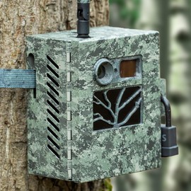 ZEISS Secacam 3 Metal Case - Heavy Duty Steel Protection Against Theft & Vandalism, Camouflage, Compatible with Tripod & Cable Lock Attachment