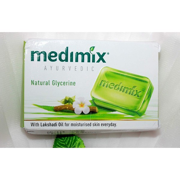 Medimix Herbal Handmade Ayurvedic Soap with Natural Glycerine With Lakshadi Oil for Dry Skin Pack of 10 (10 x 125 g)