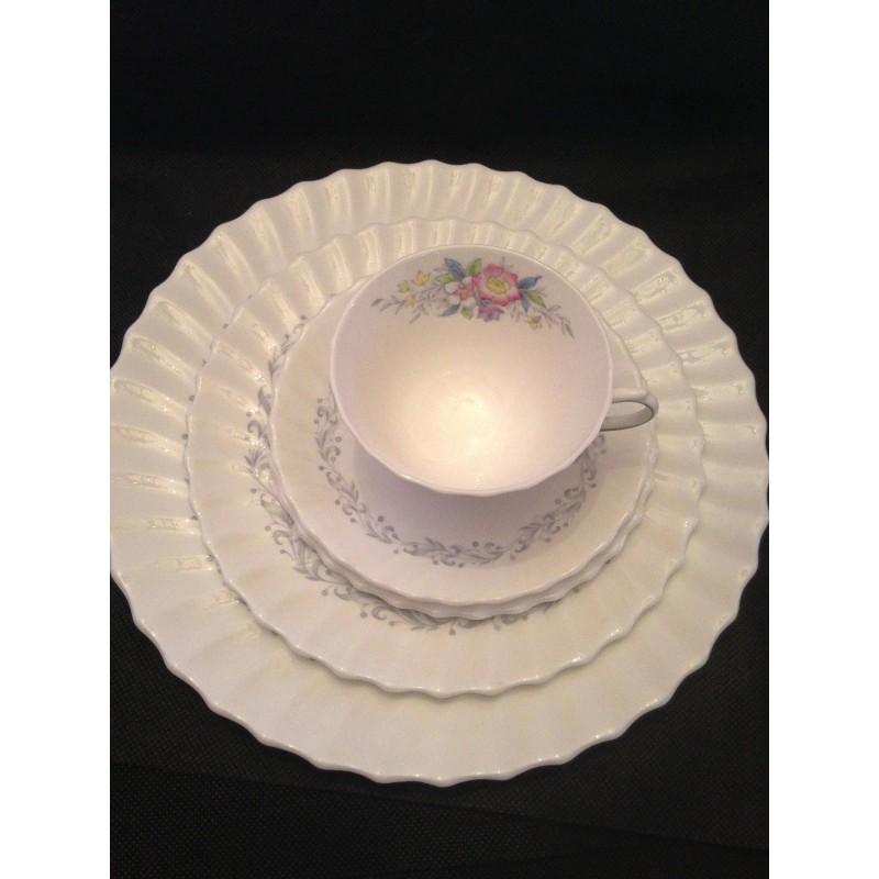 Royal Doulton English China "Windermere" 5 Pc Place Setting, 11