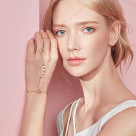 Flonge Ring Bracelet Hand Chain: Dainty Finger Ring Bracelets for Women Fashion Beaded Four-leaf Clover Rhinestone Bracelet Adjustable Boho Ring Bracelet Chain Trendy Jewelry for Women