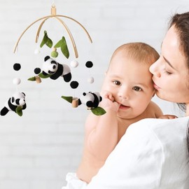 Panda Mobile Baby Wind Chimes, Baby Bed Mobile Made of Wood and Wool Balls for Girls or Boys, Panda Bed Bell, Changing Table Rattle Gift, Pendant for Children's Room Decor (xiongmao, 1 Piece)