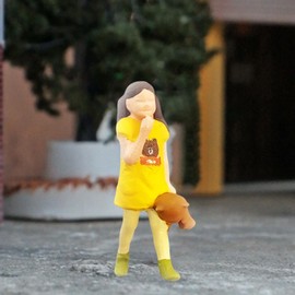 Ronyme Hand Painted 1/64 Diorama Figures DIY Crafts Hobby Mini Layout Figure for Desktop Ornament Collections Model Trains Supplies, yellow