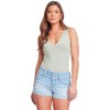 YMI Womens Junior Wannabettabutt 3-Button Mid-Rise Cuffed Hem Lightly Distressed