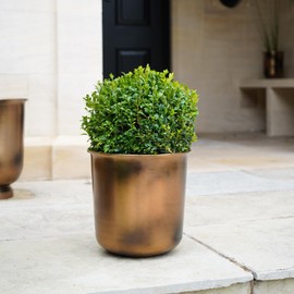 Ivyline Hampton Copper Metal Planter - UV Stable, Frost Resistant & Stylish - Decorative Lightweight Rust Proof Outdoor Flower Pot - H28cm x W27.5cm