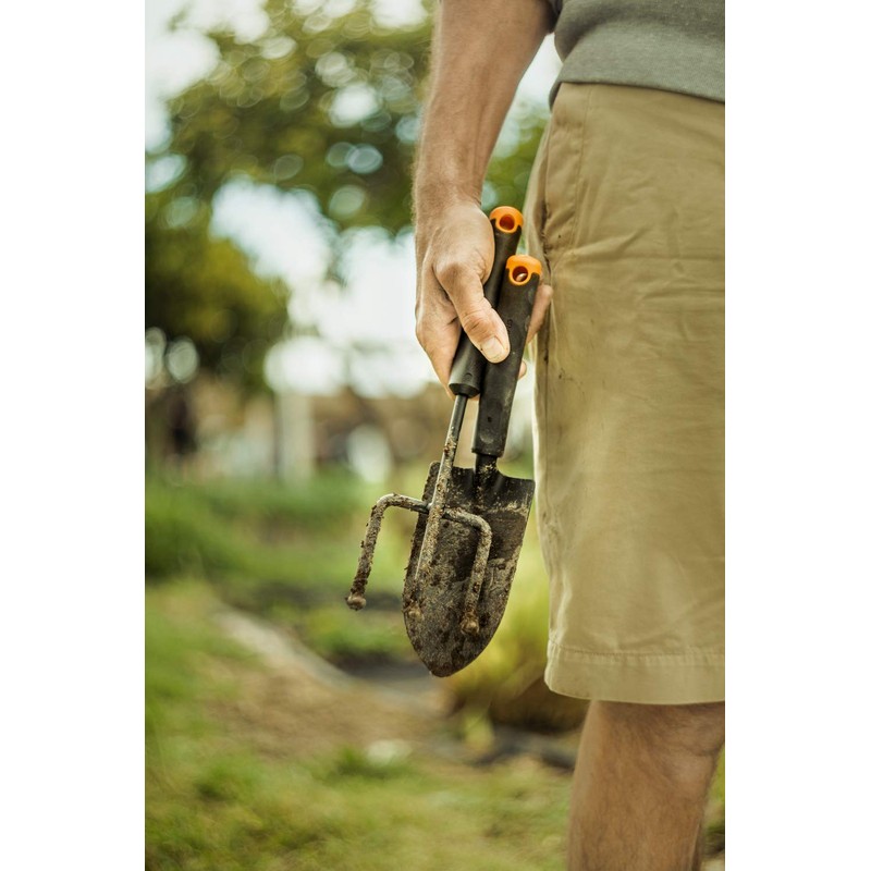 Fiskars Ergo Trowel, for Tough Soil, Length 30cm, Durable Steel