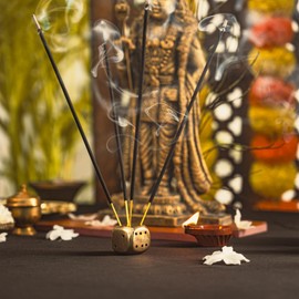 Tarini Gallery Brass Agarbatti Stand Incense Stick Holder Dice/Pasa Design Shape with Round Edges for Home Purifying Pooja Prayer Home Temple Mandir Office and Gifting (Dice Shape)