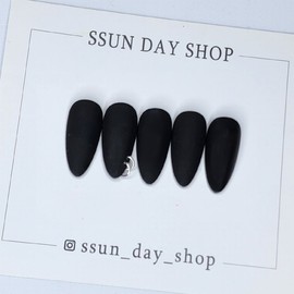 Piercing nails (basic 2PCS) - Please inquire for short & long types / 피어싱네일(기본 2PCS) - 숏&롱 타입은 문의주세요