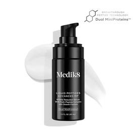 Medik8- Suero con 30% de péptidos: nuestro suero con péptidos para el rostro ofrece una fórmula potente, diseñada para brindar una experiencia antienv