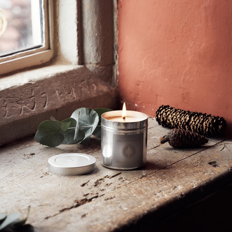 True Grace Village Christmas Kerze in Dose