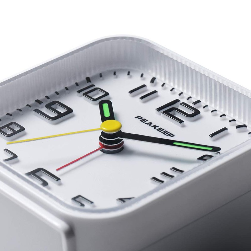 PEAKEEP 3D Numbers No Tick-Tock Analog Alarm Clock with Classic