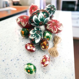 Ukrainisches Kunsthandwerk® 12 Wooden Easter Eggs Hand-Painted Including Hanger Handmade from Ukraine (Green with White Flowers)