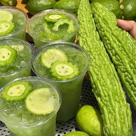 55+ Bitter Melon Seeds 8-12 inches Fast Growing Bitter Gourd Green Skin Bitter Squash Balsam Pear Vegetable Seeds at Home Vegetable Garden