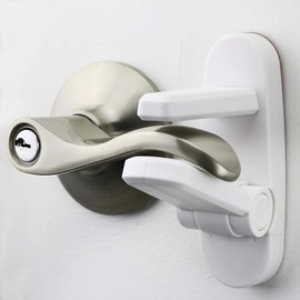 Cerradura de palanca de puerta (paquete de 2) – Evita que los niños pequeños abran puertas – Fácil operación con una sola mano para adultos – ABS duradero con respaldo adhesivo 3M – No necesita