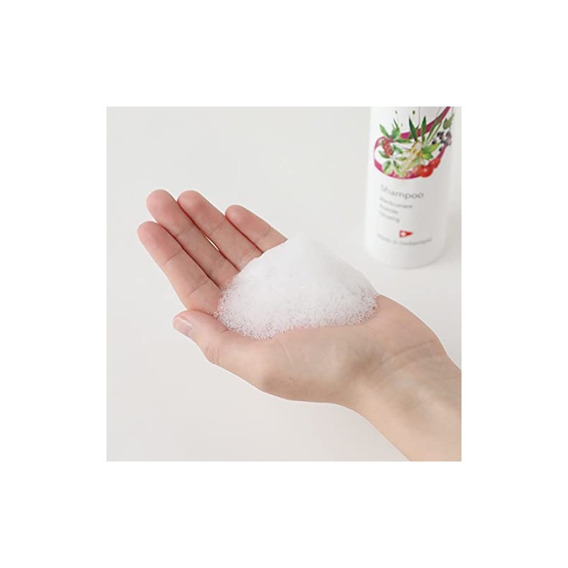 cassis & acerola shampoo