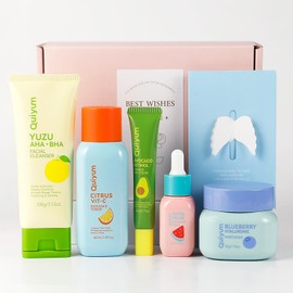 QUIYUM Fruit Skin Care Set, 6-Piece Skin Care Set, Moisturiser Face Women, with Cleanser, Toner, Serum, Eye Cream, Moisturising Cream and Greeting Cards, for Women Men Teenagers