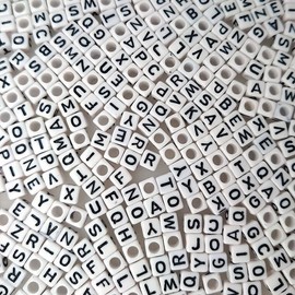 300 Pieces 10x10mm Big Large White Cube Acrylic Alphabet Letter Beads A-Z Mixed Plastic Shape Loose Beads for Jewelry Making Bracelets Necklaces Key Chains (Black on White)