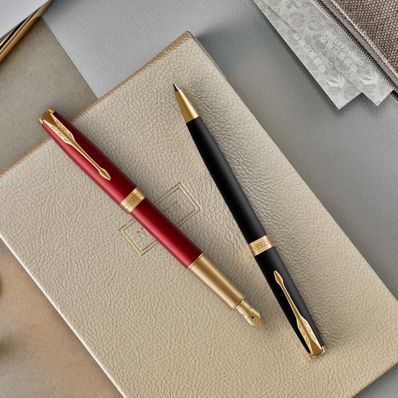 Parker Sonnet Ballpoint Pen | Black Lacquer with Gold Trim