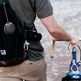 LogiLink SP0055 Round Compact Wireless Speaker with USB and Micro SD Input FM Radio Tuner and On/Off Button White/Grey