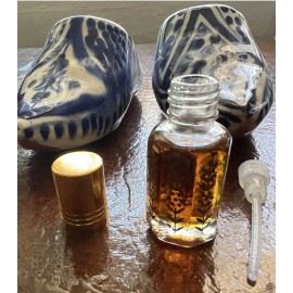 100% Pure SAUDI SANDALWOOD MUSK PARFUM VERY HEAVY AND WOODY SMELL 6ml BOTTLE