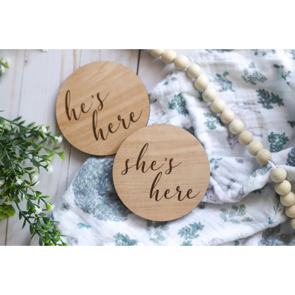 FELIXTA SET 2 OF He's Here/She's Here Wooden Baby Announcement