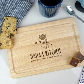 eBuyGB Nana's Kitchen Chopping Board, Cooking Gifts for Her, Birthday, Mother's Day Gift for Nana, Engraved Wood Cutting Board