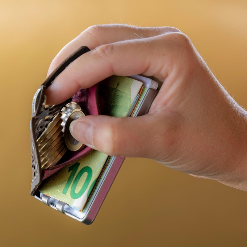 I-CLIP With coin compartment, lei, Modern