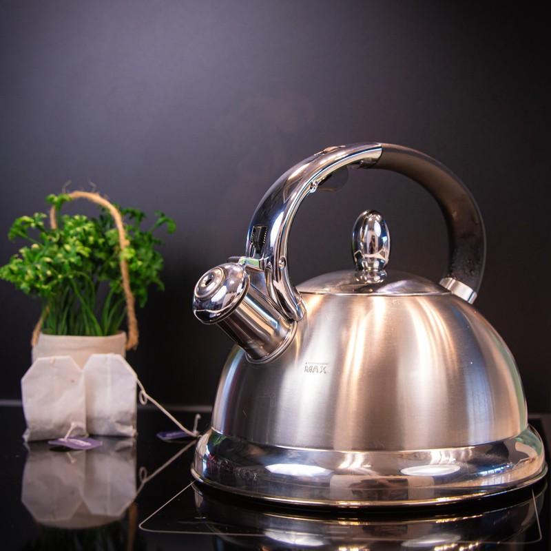 Cilio Conte 18/8 Stainless Steel Whistling Water Kettle, 2 Qt,