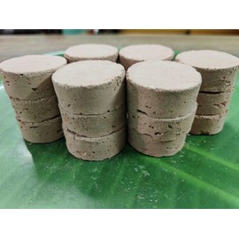 White and Red Kaadhi Mixed Clay Pucks 200 GMS