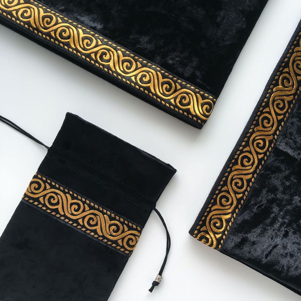 YIKKI Thick Luxury Velvet Tarot Cloth, Super Soft to the